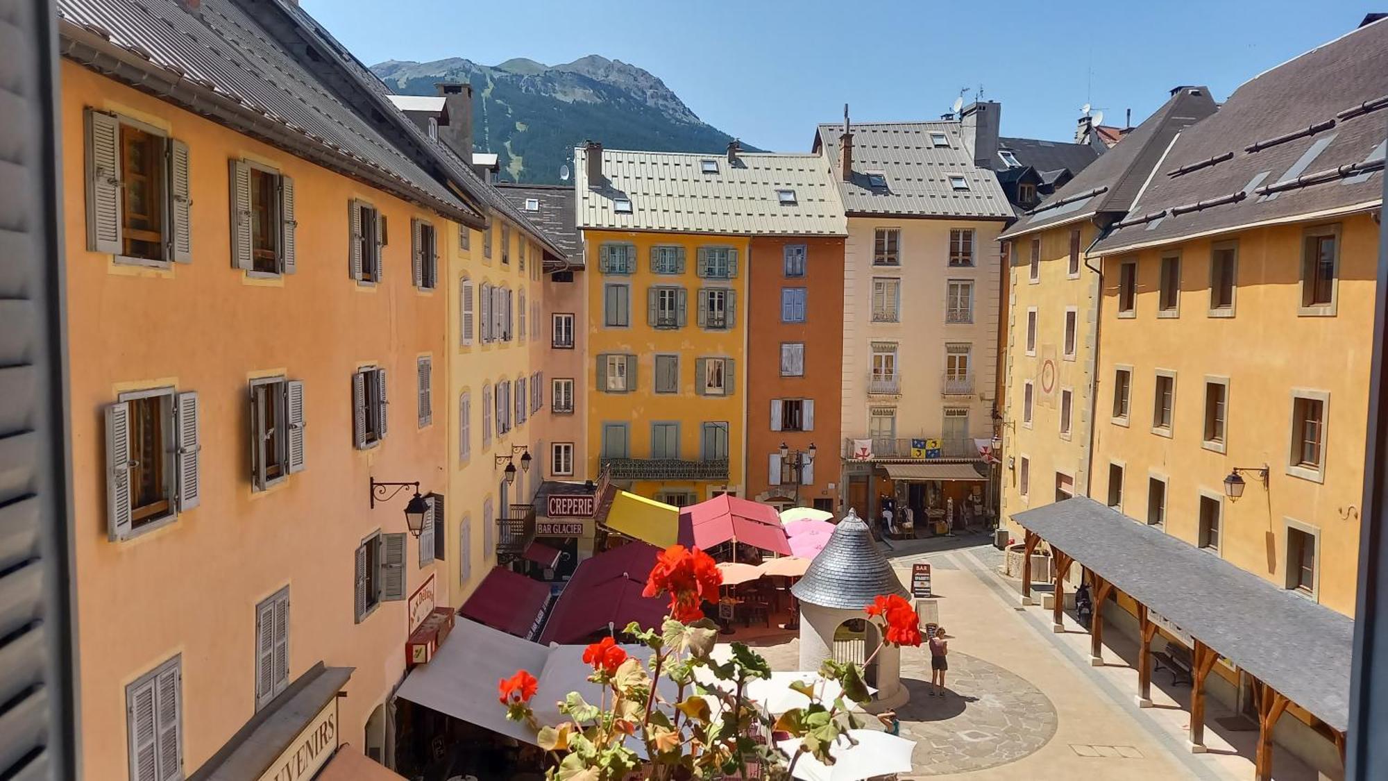 Appartement De Charme Le 1707 Au Coeur De La Cite Vauban Briançon Exterior foto